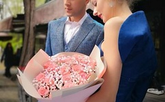 美女校花被老汗狂肉的故事